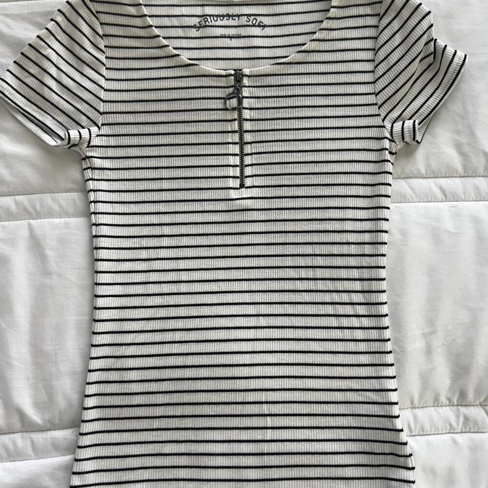 Aeropostale Women's Black and White Shirt